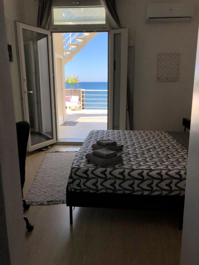 Отель Sea View Life Карини Экстерьер фото