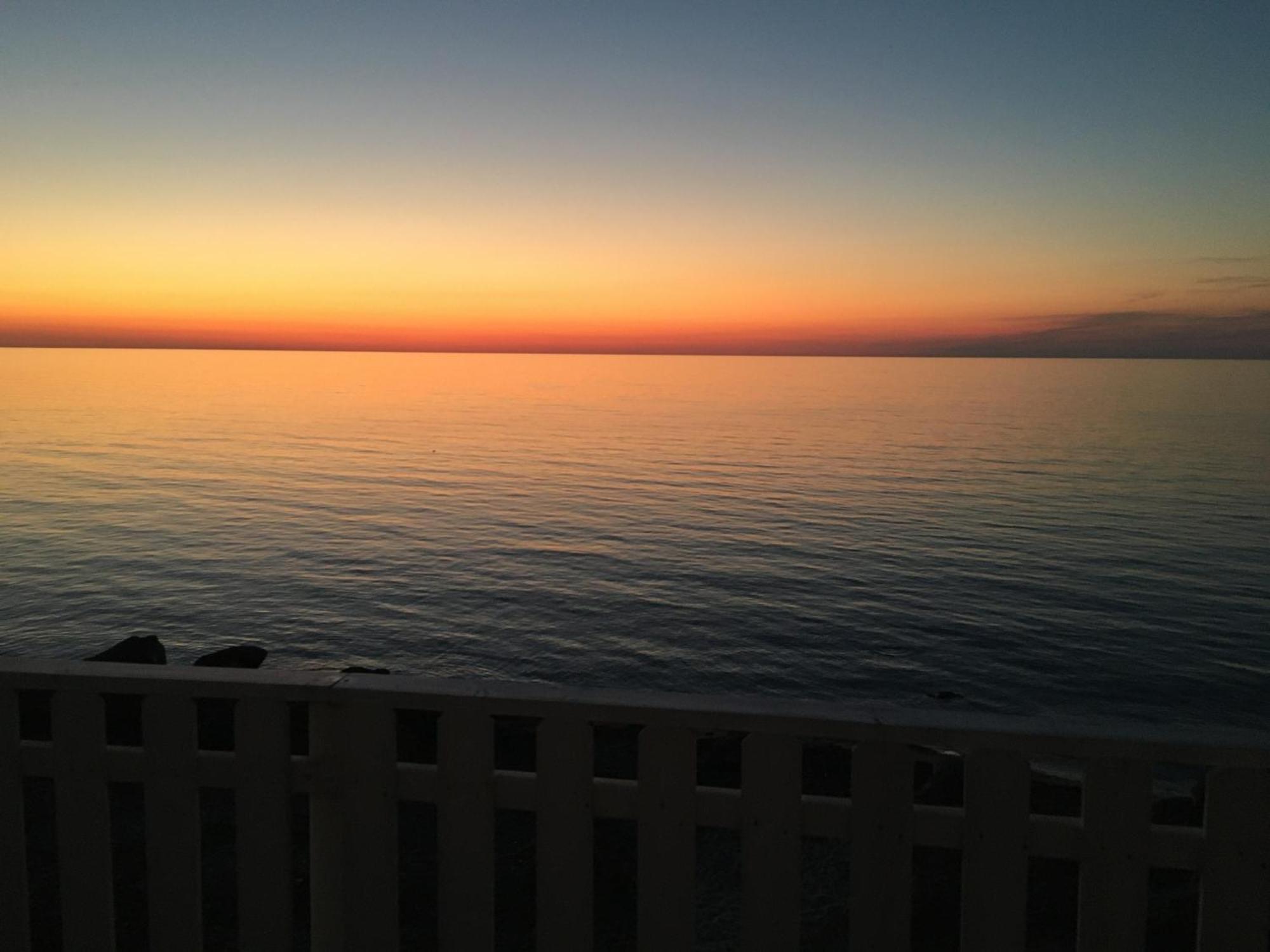 Отель Sea View Life Карини Экстерьер фото